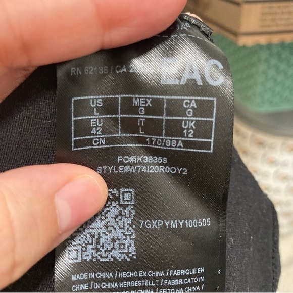 Vintage 2000's GUESS Black studs, Baby Tee Logo Size large - Picture 9 of 10